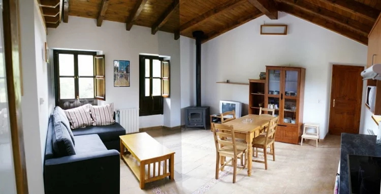 Salón del apartamento de la planta superior de El Pontarrón